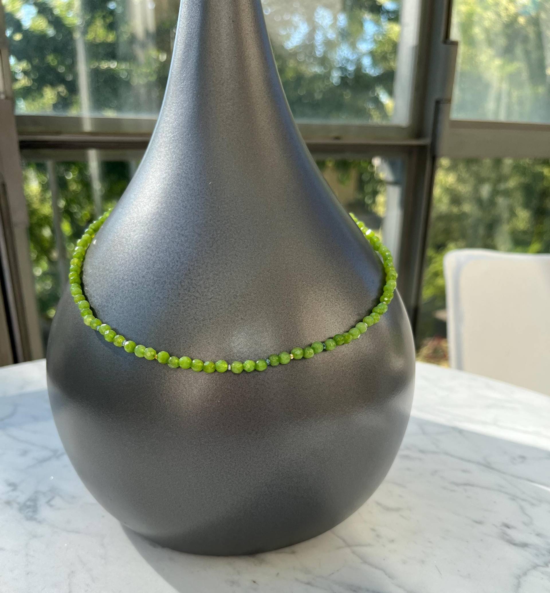 Halskette, Jade Grün. Klein Und Fein Aus Hellgrüner | 4mm Kügelchen Halskette, Jade Grün. Klein Und Fein Aus Hellgrüner | 4mm Kügelchen von AmaloukDesign