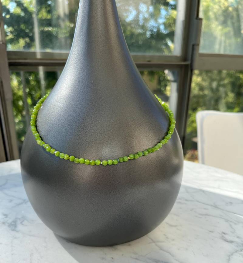 Halskette, Jade Grün. Klein Und Fein Aus Hellgrüner | 4mm Kügelchen von AmaloukDesign