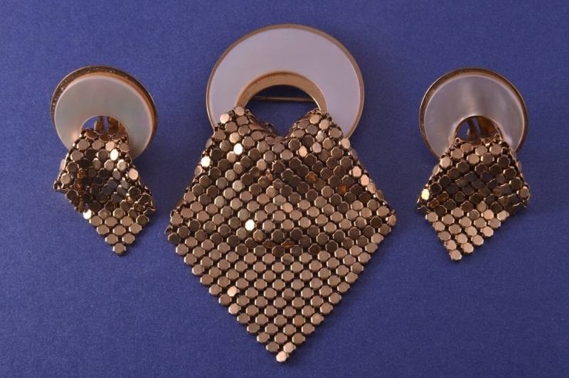 40Er Jahre Set Aus Kettenpost, Perlmutt Und Vergoldet | 3293 40Er Jahre Set Aus Kettenpost, Perlmutt Und Vergoldet | 3293 von AmandaApplebyShop