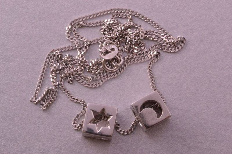 9Ct Weißgold Vintage Kette Mit Charms | 562W 9Ct Weißgold Vintage Kette Mit Charms | 562W von AmandaApplebyShop