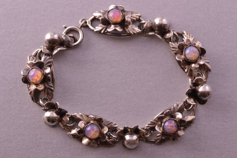 Silber Retro Armband Mit Faux Opale | 954V27 Silber Retro Armband Mit Faux Opale | 954V27 von AmandaApplebyShop