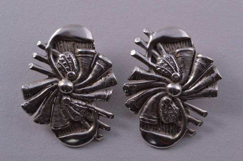 Silber Retro Mari-Lou Ohrclips | 951H4 Silber Retro Mari-Lou Ohrclips | 951H4 von AmandaApplebyShop