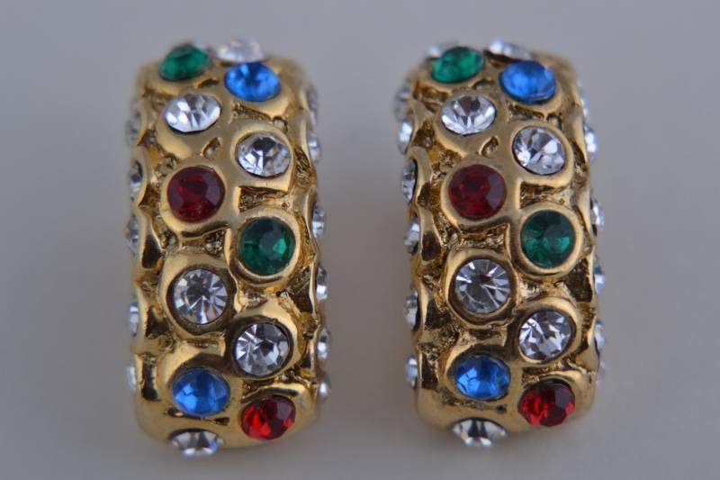 Vergoldete 80Er Ohrclips Mit Farbigem Diamanté | 905T44 Vergoldete 80Er Ohrclips Mit Farbigem Diamanté | 905T44 von AmandaApplebyShop