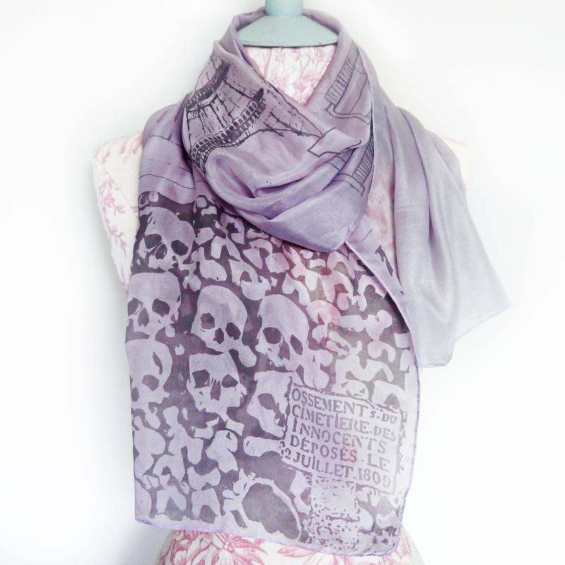 Paris Katakomben Straße Seidenschal von AmandaJanesUK