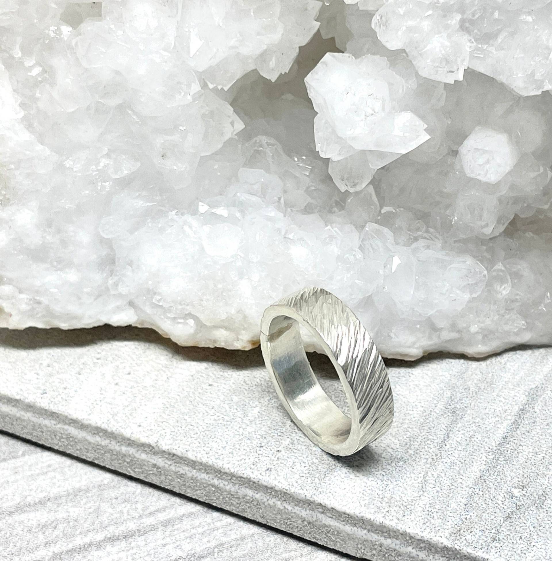Birch Gehämmert Sterling Silber Band Birch Gehämmert Sterling Silber Band von AmandaKLockrowJewels