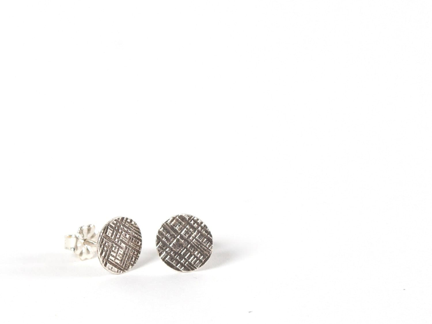 Silber Gehämmerte Scheibe Ohrstecker Silber Gehämmerte Scheibe Ohrstecker von AmandaKLockrowJewels