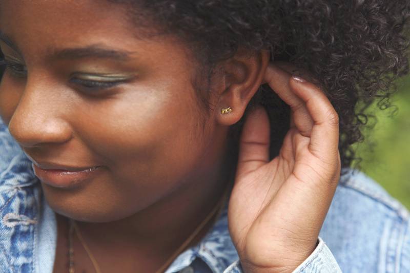 Winzige Bogen Ohrstecker Winzige Bogen Ohrstecker von AmandaKLockrowJewels