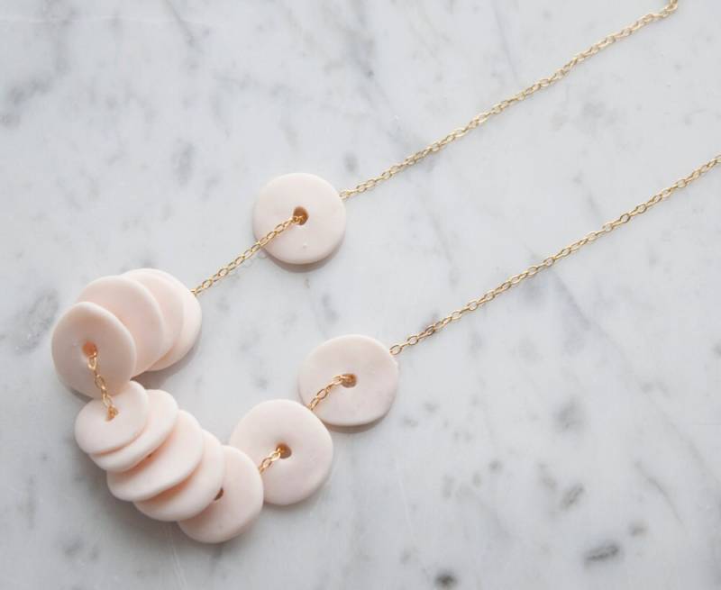Hand Sculpted Multi Disk Halskette Schöne Erröten Rosa von AmandaParkerShop
