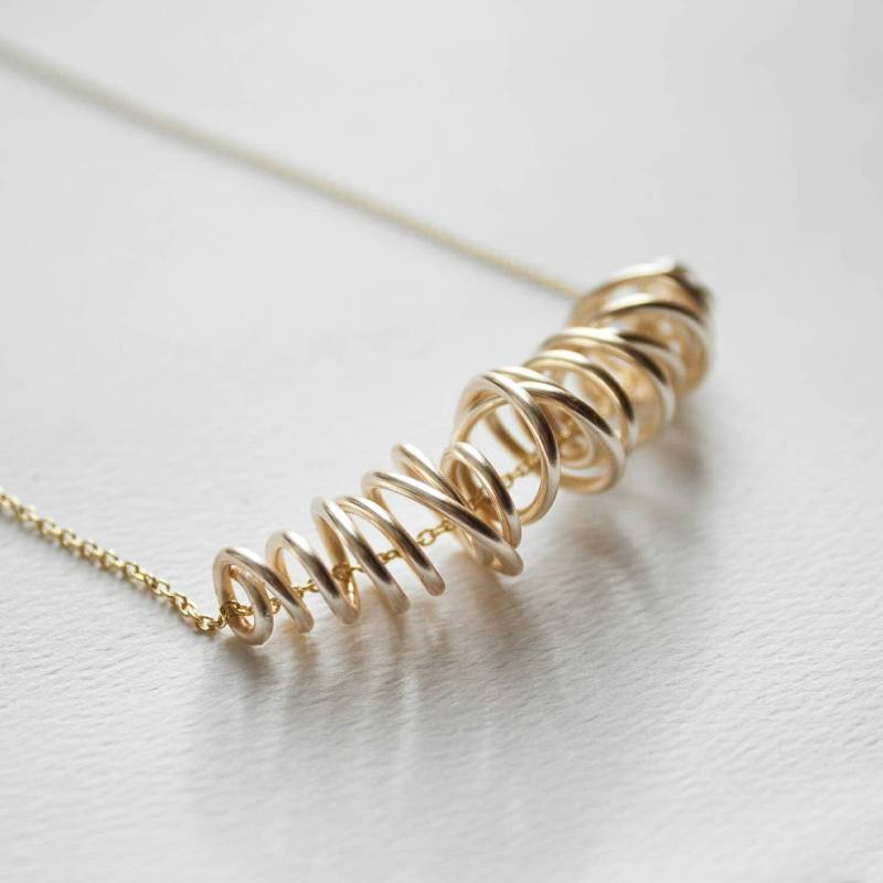 Swirl Halskette - Handgeformter Gold Oder Silberdraht Statement Schmuck von AmandaParkerShop