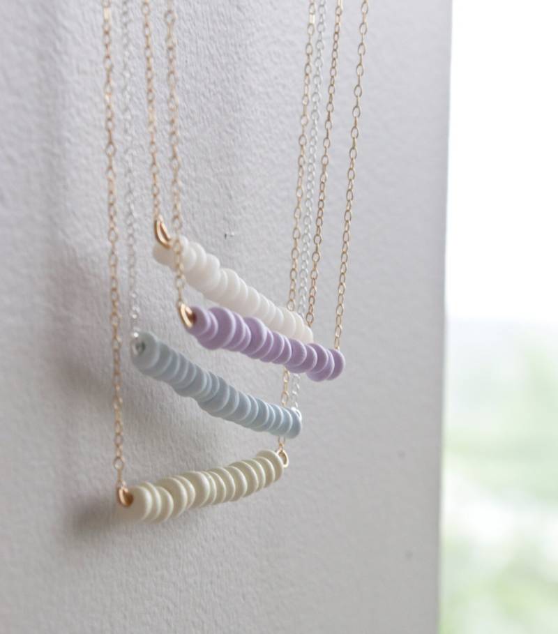 Wählen Sie Ihre Farbe Pastell Perle Bar Halskette von AmandaParkerShop