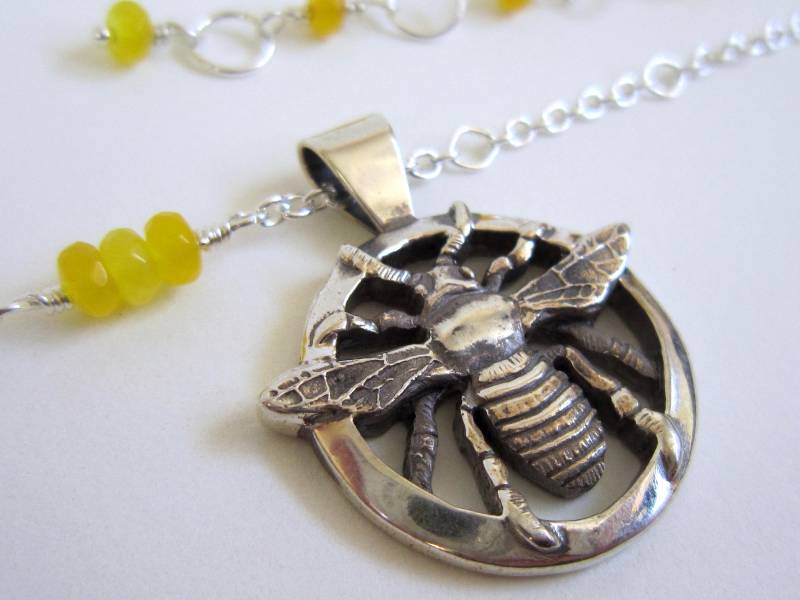 Handgefertigte Silberkette Mit Bienen Anhänger Citrin Akzent, Natur Schmuck Handgefertigte Silberkette Mit Bienen Anhänger Citrin Akzent, Natur Schmuck von AmandaSchoppel