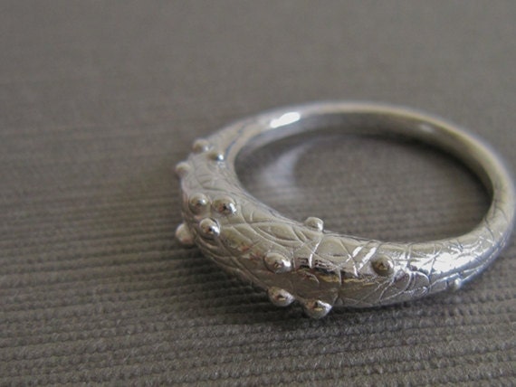 Strukturierter Stapelbarer Sterling Silber Ring - Größe 6.5 Strukturierter Stapelbarer Sterling Silber Ring - Größe 6.5 von AmandaSchoppel