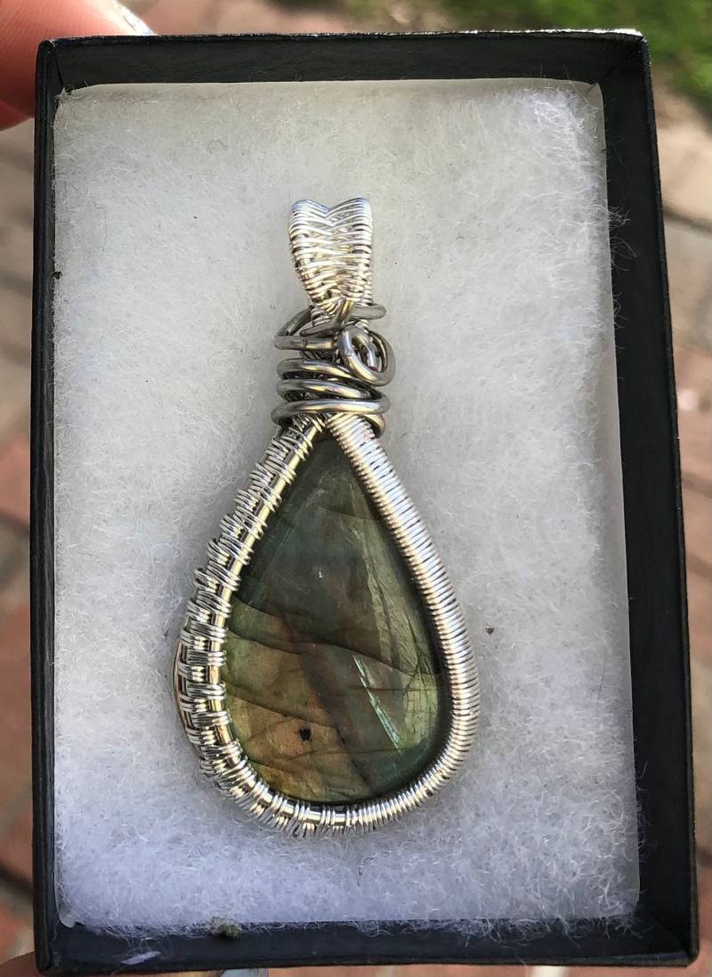 Wire Wrapped Labradorit Cab Anhänger von AmandasMindfulGem