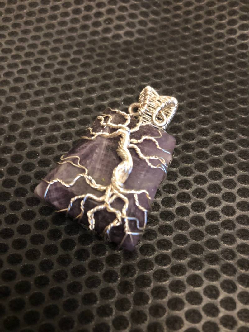 Wire Wrapped Tree Of Life Amethyst Anhänger von AmandasMindfulGem