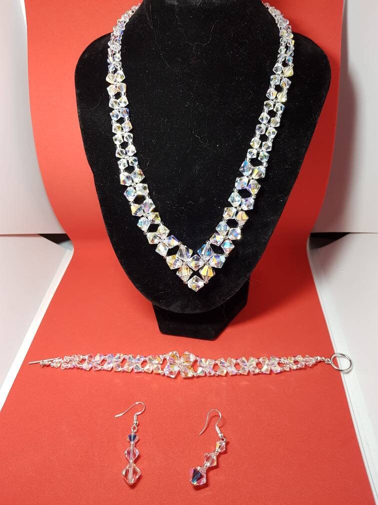 Abgestufte Echte Swarovski Kristall Bicone Kette Mit Knebelverschluss, Armband Und Ohrringe Passend Dazu Abgestufte Echte Swarovski Kristall Bicone Kette Mit Knebelverschluss, Armband Und Ohrringe Passend Dazu von Amandastrinketsuk
