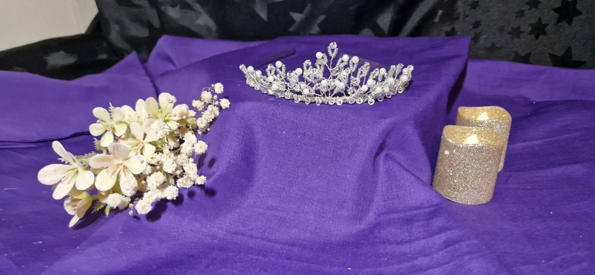 Hochzeit/Kommunion Tiara Mit Weissen Perlen Und Swarowski-Kristallen Hochzeit/Kommunion Tiara Mit Weissen Perlen Und Swarowski-Kristallen von Amandastrinketsuk