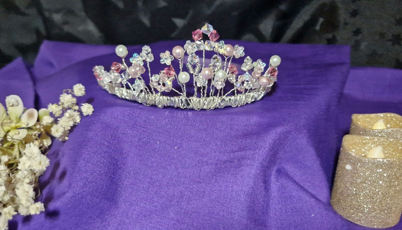 Tiara Für Braut/Brautjungfern/Galaday/Abschlussball in Den Farben Rosa Mit Swarovski-Kristallen Und Perlen Tiara Für Braut/Brautjungfern/Galaday/Abschlussball in Den Farben Rosa Mit Swarovski-Kristallen Und Perlen von Amandastrinketsuk