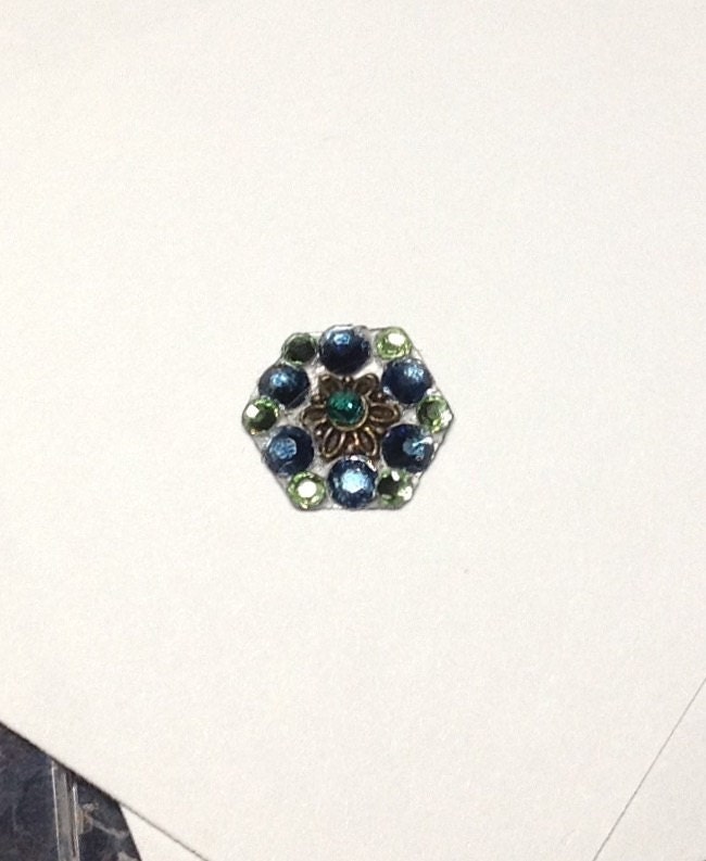 Marine & Grüne Swarovski Kristall Bindi von AmaniMaharet