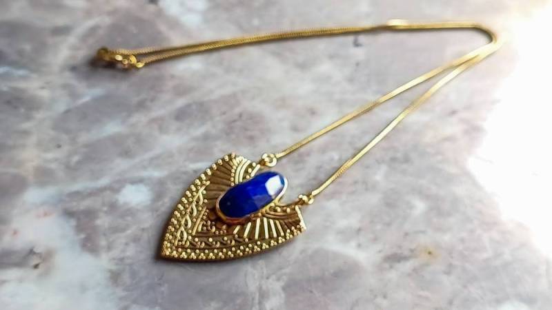 Sadie, Anhänger Mit Facettiertem Lapislazuli von Amanur