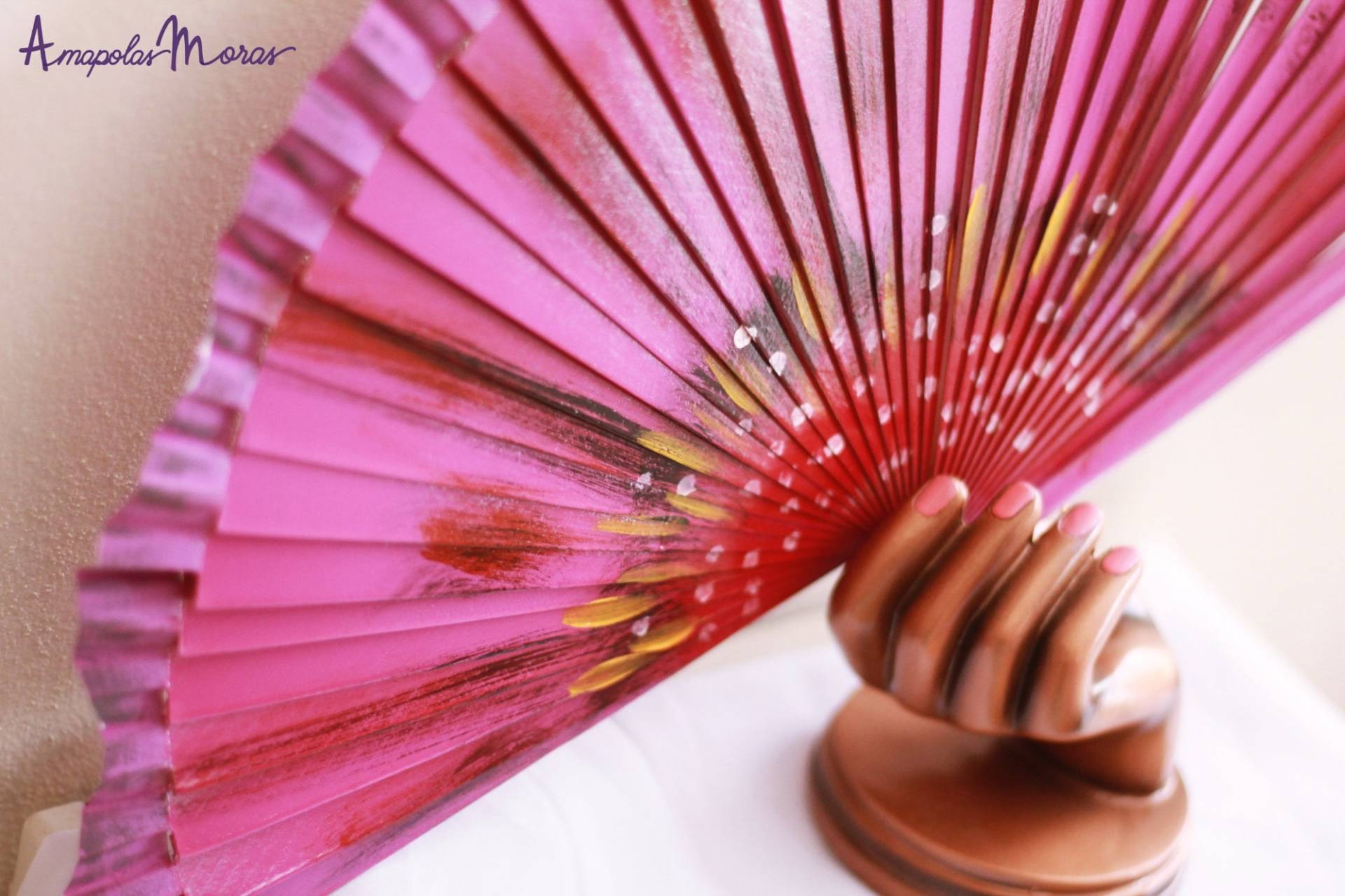 Handbemalter Fächer in Mohnblumenform. Doppelseitig. Flamenco von AmapolasMoras