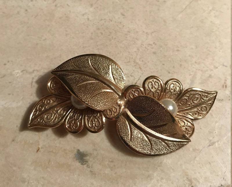 Blattgoldbrosche Mit Akzentperlen von AmarDiaries
