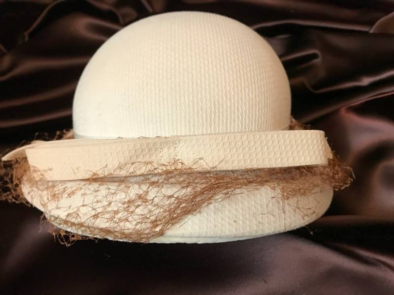 Vintage Damen Creme Hut Mit Schleife Und Netting von AmarDiaries