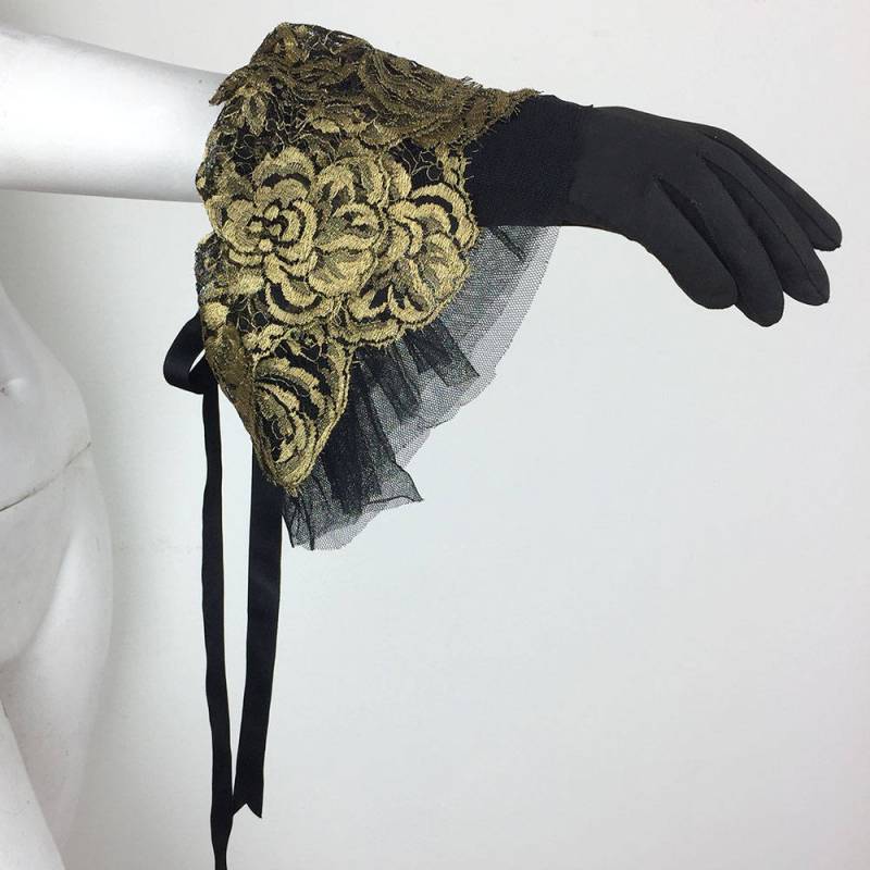 Vintage 80Er Jahre Handschuhe Mit Goldspitze Und Tüllrüschen Vintage 80Er Jahre Handschuhe Mit Goldspitze Und Tüllrüschen von AmaranthVintage