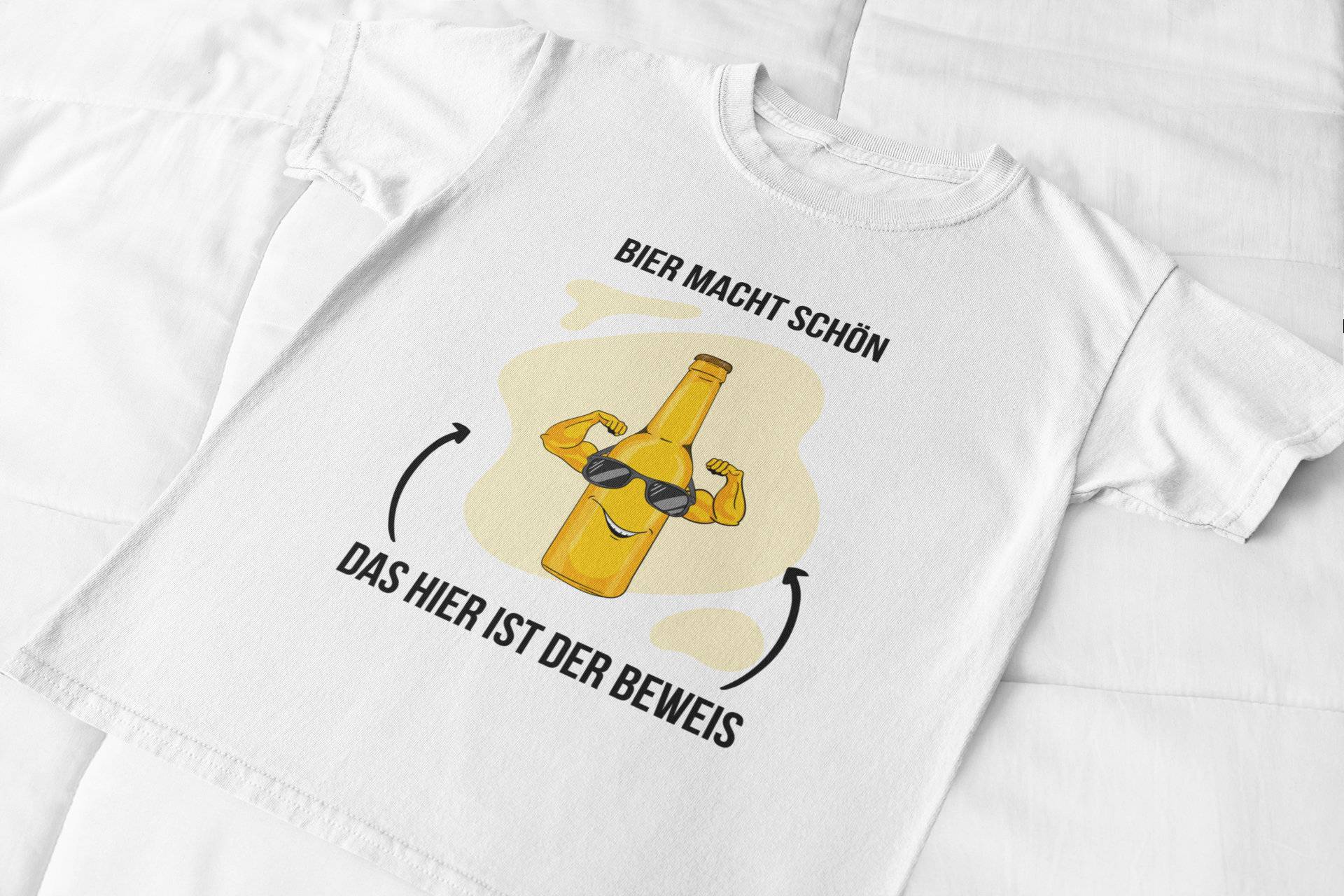 T-Shirt Weiß/Schwarz "Bier Macht Schön" Perfekt Für Den Fußballfan Und Alle Kreisligaspieler Als Geschenk Kleidung/Spaß/Fußball T-Shirt Weiß/Schwarz "Bier Macht Schön" Perfekt Für Den Fußballfan Und Alle Kreisligaspieler Als Geschenk Kleidung/Spaß/Fußball von Amateurchamp