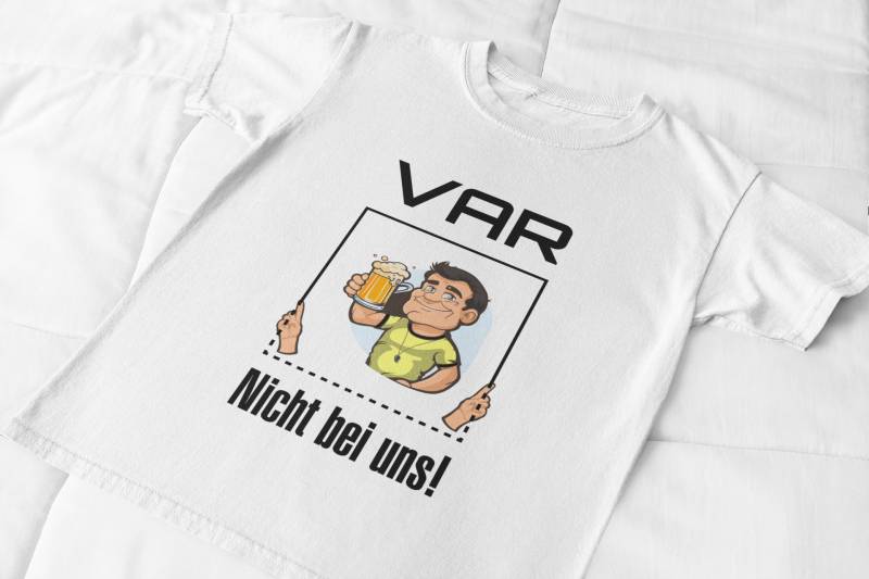 T-Shirt Weiß/Schwarz "Var" Perfekt Für Den Fußballfan Und Alle Kreisligaspieler Als Geschenk Kleidung/Spaß/Fußball T-Shirt Weiß/Schwarz "Var" Perfekt Für Den Fußballfan Und Alle Kreisligaspieler Als Geschenk Kleidung/Spaß/Fußball von Amateurchamp