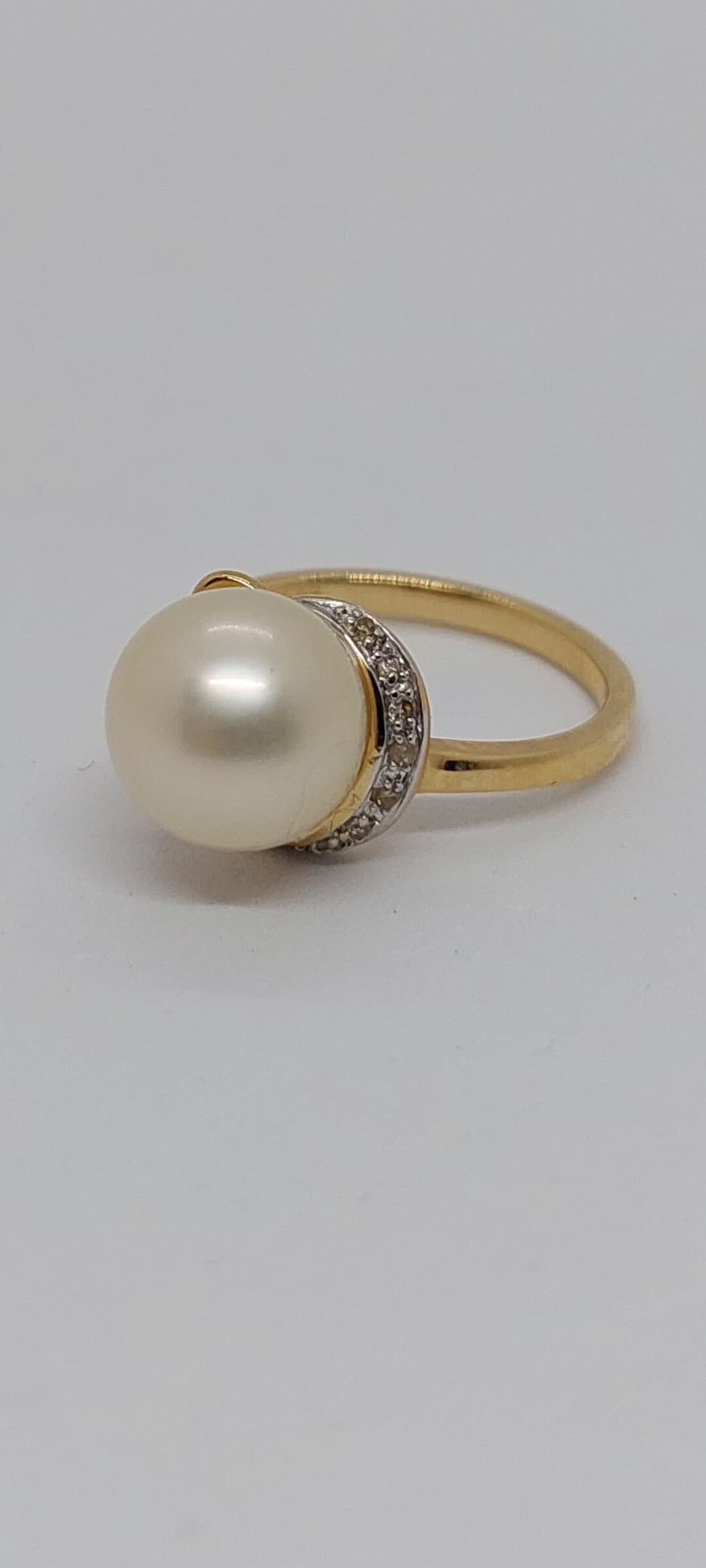 14K 9mm Weiß Akoya Perle Ring W/Diamanten Solide Gelbgold. Weiße Perle. Akoya 14K Gelbgold Gr. 7 von AmazingByAlexander