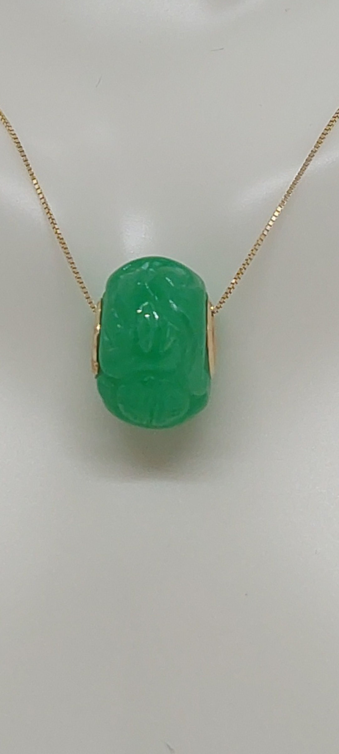 14K Gelb Gold Hand Geschnitzte Grüne Jade Anhänger/Halskette /Charm in 18 Zoll Kette von AmazingByAlexander