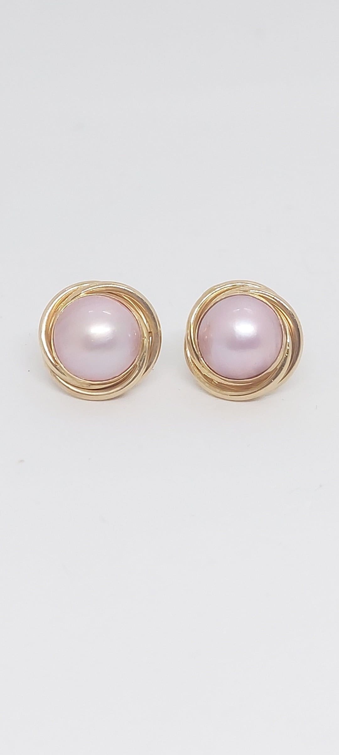 14K Gelbgold Pink Mabe Perle 13mm Ohrstecker - Push Back Posts Rosa Ohrstecker. Perlen-Liebhaber von AmazingByAlexander