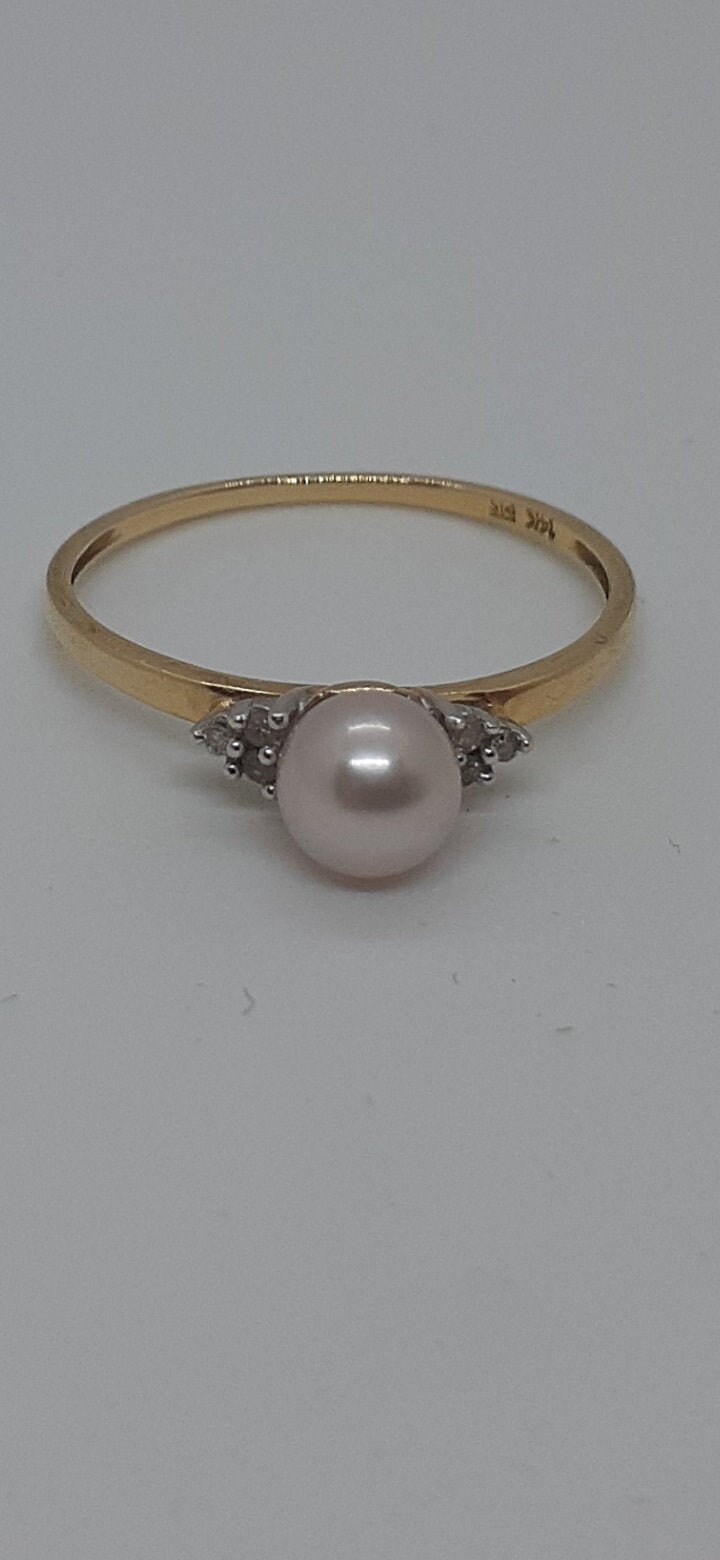 14K Süßwasserperle Als Ring. Massives Gelbgold. Hellrosa Perle Und Natürliche Weiße & Funkelnde Diamanten, Ring, Größe 7. Pearl Lover von AmazingByAlexander