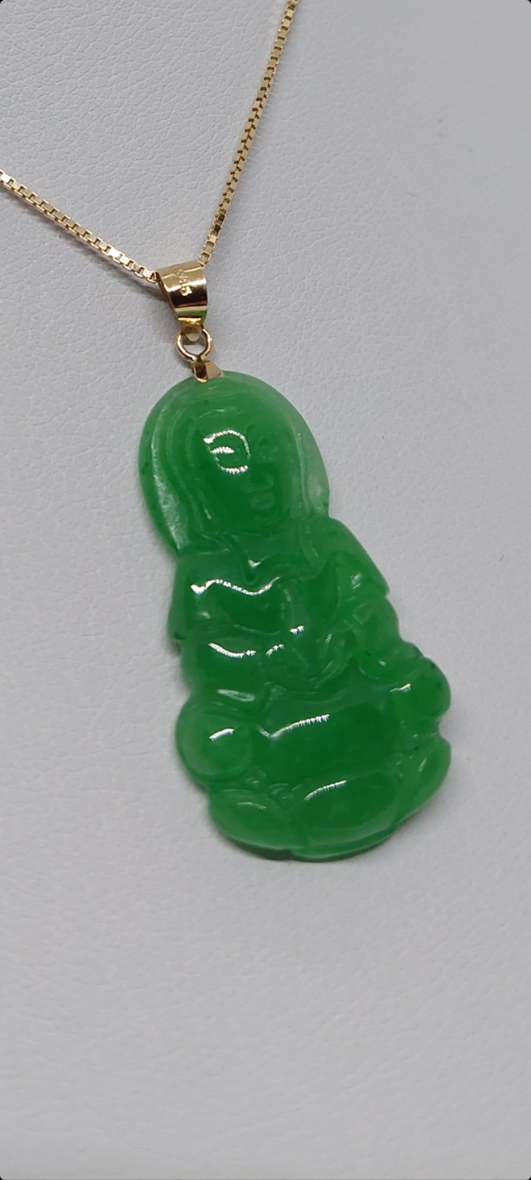 Grüne Jade Guanyin Buddha Anhänger Amulett 14K Gelbgold Anhänger. Grüner Nur Oder in 14K Box Kette. Jadeliebhaber von AmazingByAlexander