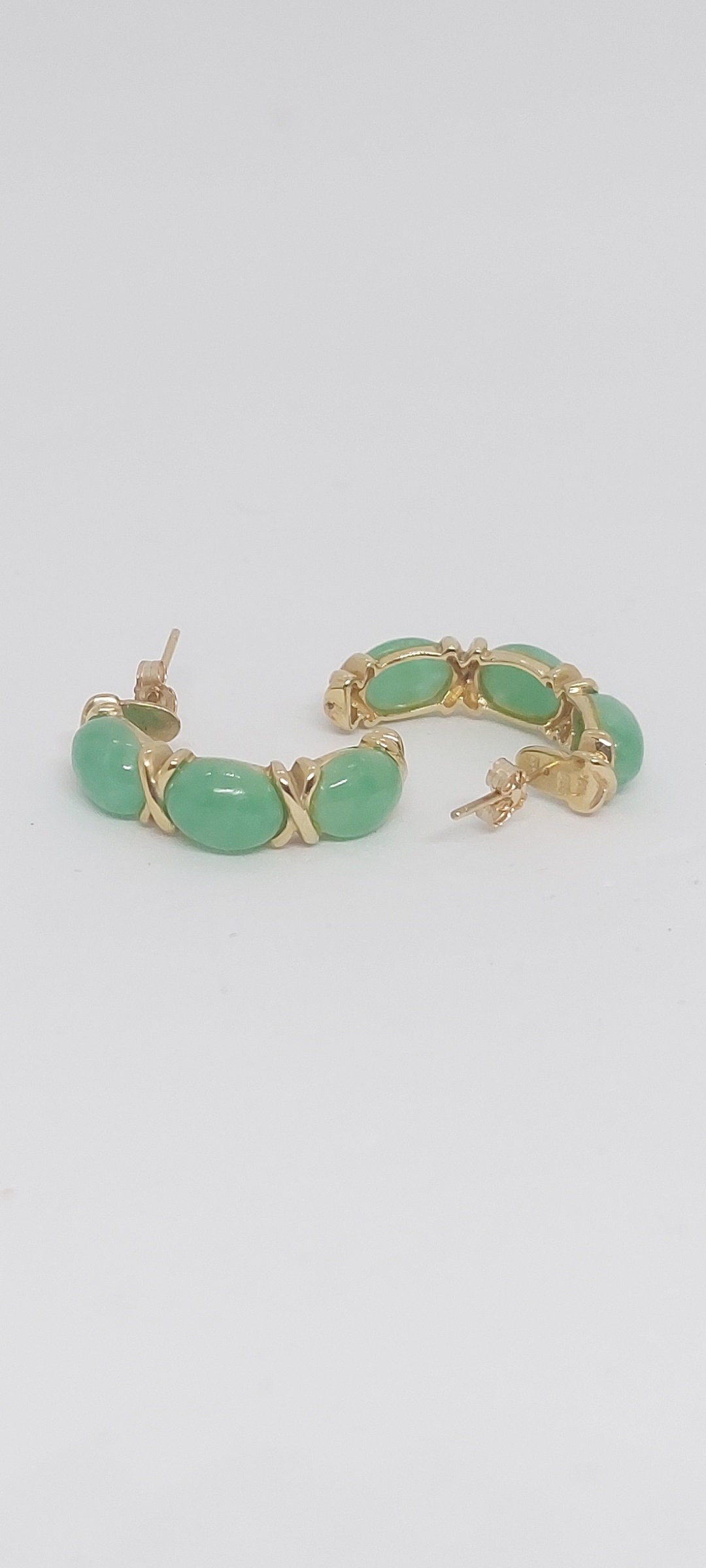 Grün Jade Hoop Ohrringe 14K Gelbgold Beiträge .creolen Ohrringe. Geschenk Für Sie. Perfektes Geschenk. Massives 585Er von AmazingByAlexander