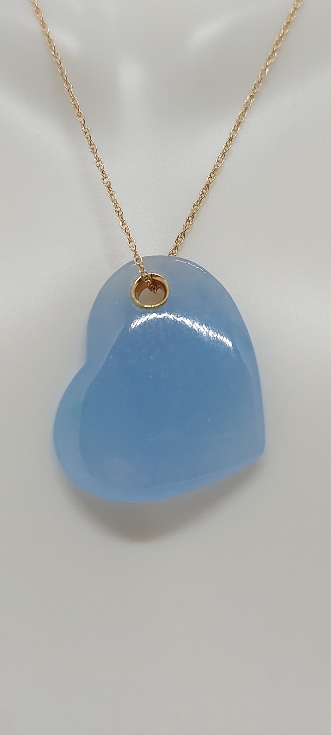 Herz-Blaue Jade 14K Solid Gelbgold Charm/Anhänger Halskette 18 Zoll Goldkette. Blaues Herz von AmazingByAlexander