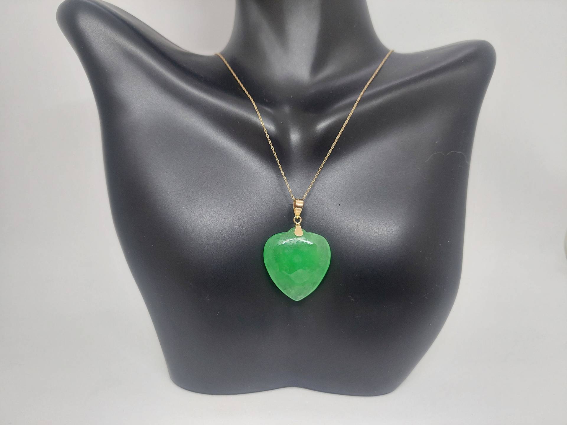 Herz Grün Jade 14K Solid Gelbgold Anhänger/Halskette 18 Zoll Goldseil Kette. Grüne Lover Anhänger von AmazingByAlexander