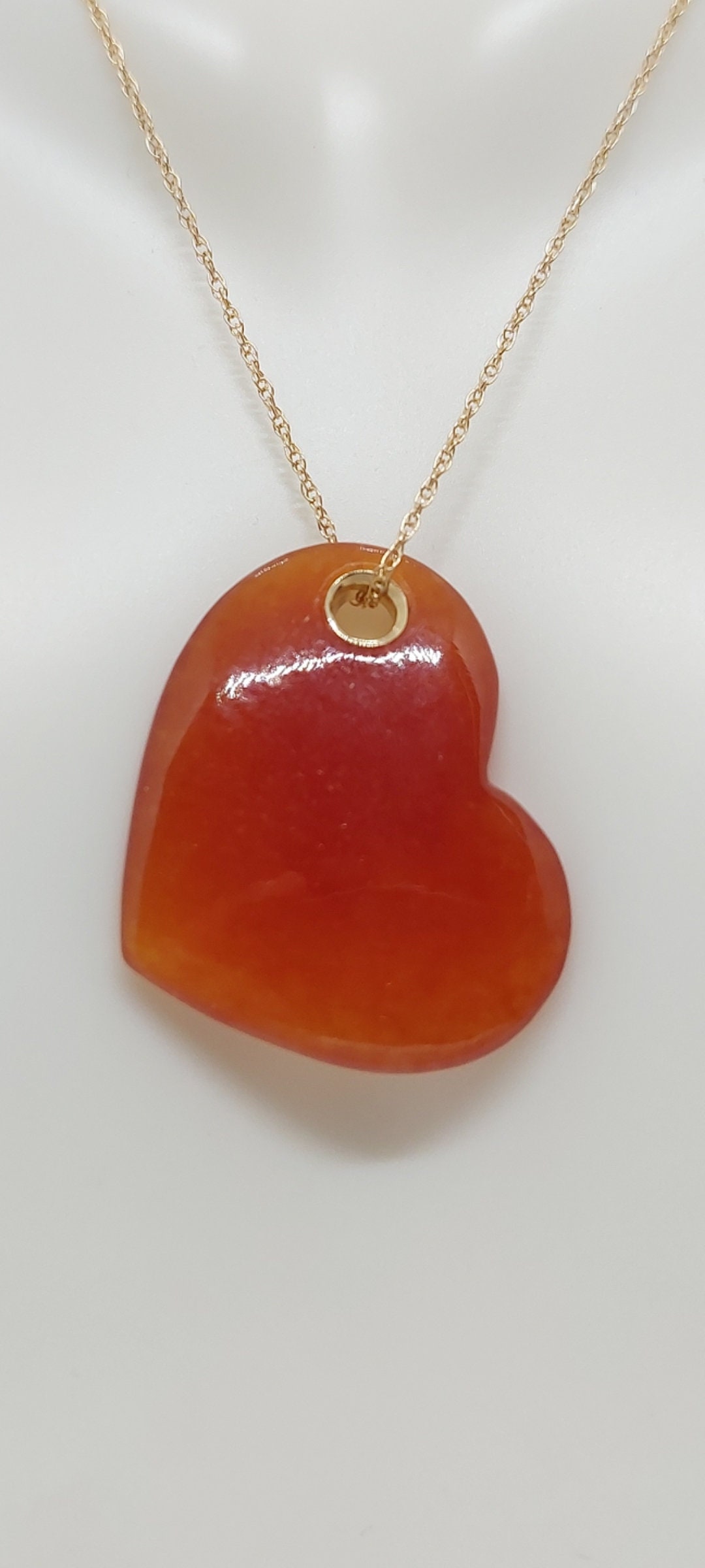 Herz Red Jade 14K Solid Gelb Gold Charm/Anhänger Halskette 18 Zoll Kette. Rotes Gelbgold von AmazingByAlexander