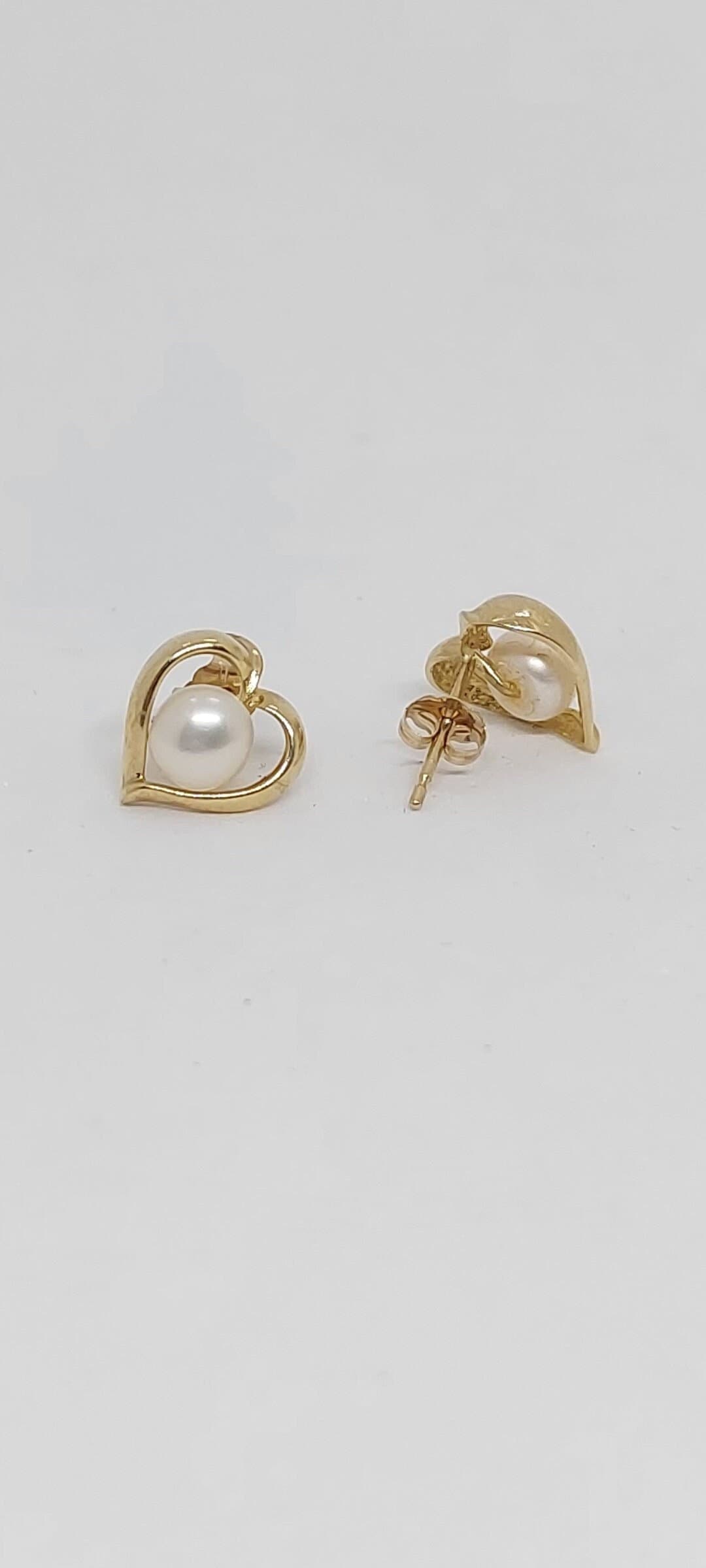 Herz 14K Gelbgold Weiße Perle Ohrstecker. Süßwasser-Perle Earring.wedding Ohrringe. Perlen-Liebhaber. Ohrringe von AmazingByAlexander