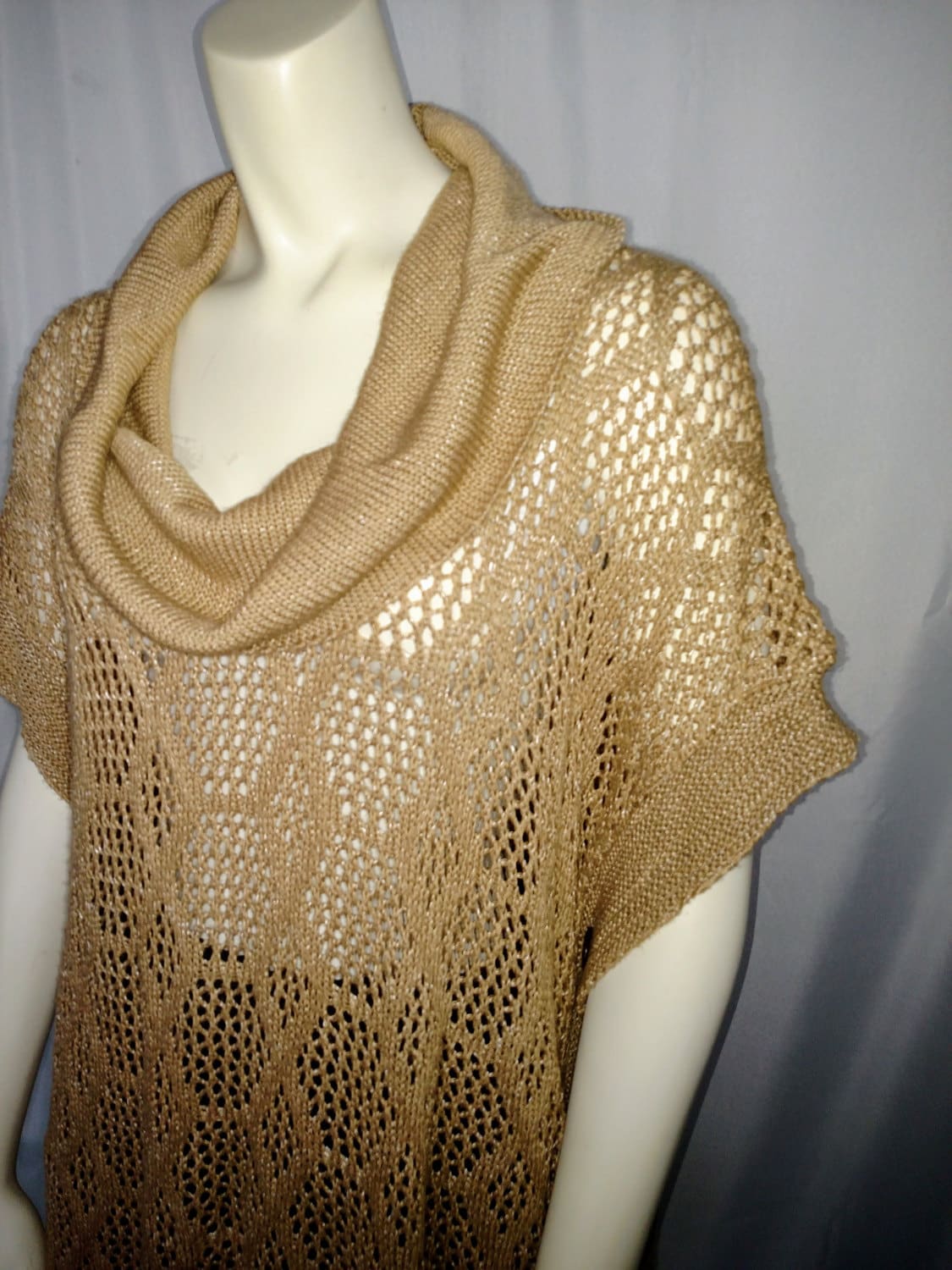 See Thru Knit Tunika/Beige Cover-Up Sommerpullover Wasserfallausschnitt Kurzarm Lange Damen Leicht Top Geschenk Für Sie Geschenkidee Nr.230 See Thru Knit Tunika/Beige Cover-Up Sommerpullover Wasserfallausschnitt Kurzarm Lange Damen Leicht Top Geschenk Für Sie Geschenkidee Nr.230 von AmazingClosetShop