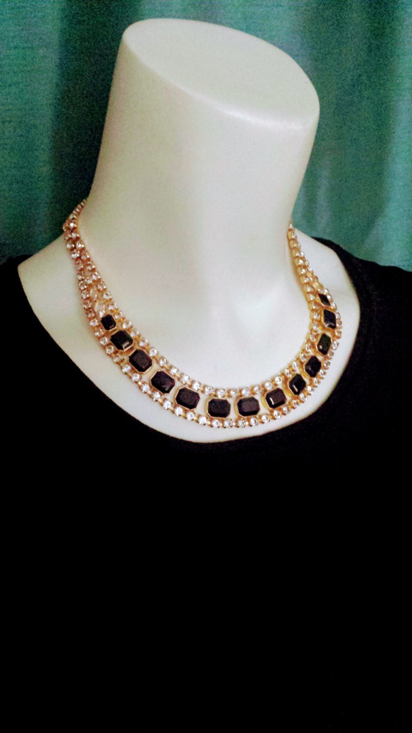 Seltene Schwarze Und Klare Strass-Cocktail-Halskette/Goldfarbene Kristallklare Strass-Weinlese-Abend-Mid-Century-Halskette/Nr. 92 Seltene Schwarze Und Klare Strass-Cocktail-Halskette/Goldfarbene Kristallklare Strass-Weinlese-Abend-Mid-Century-Halskette/Nr. 92 von AmazingClosetShop