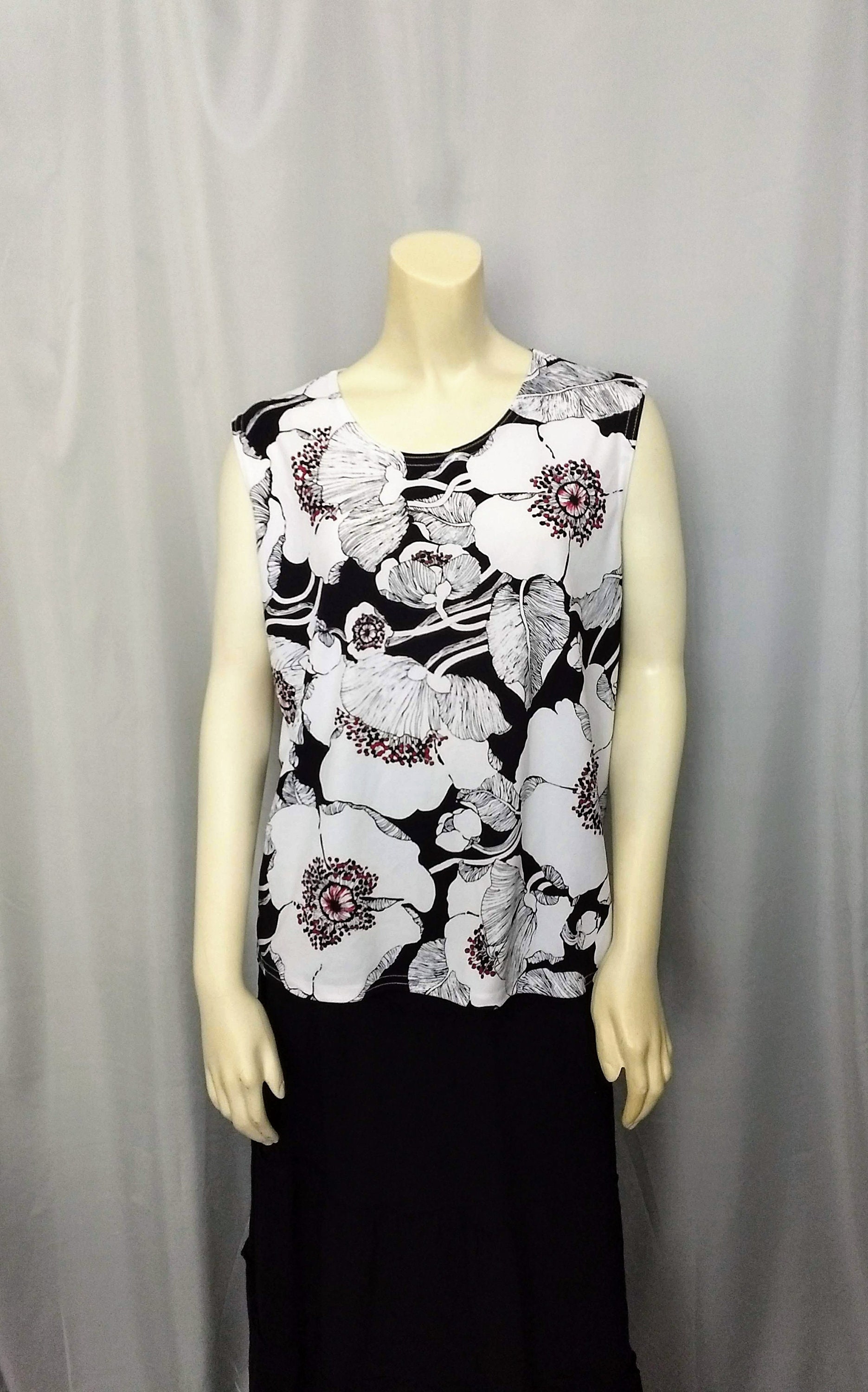 Vtg Gr. Xl Floral Top/ Ärmellose Bluse Schwarz Weiß/ Großes Blumen Muster Nr.484 Vtg Gr. Xl Floral Top/ Ärmellose Bluse Schwarz Weiß/ Großes Blumen Muster Nr.484 von AmazingClosetShop