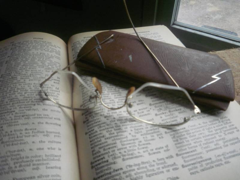 Vintage Octogon Form Golddraht Brille Mit Hülle von AmazingCollections