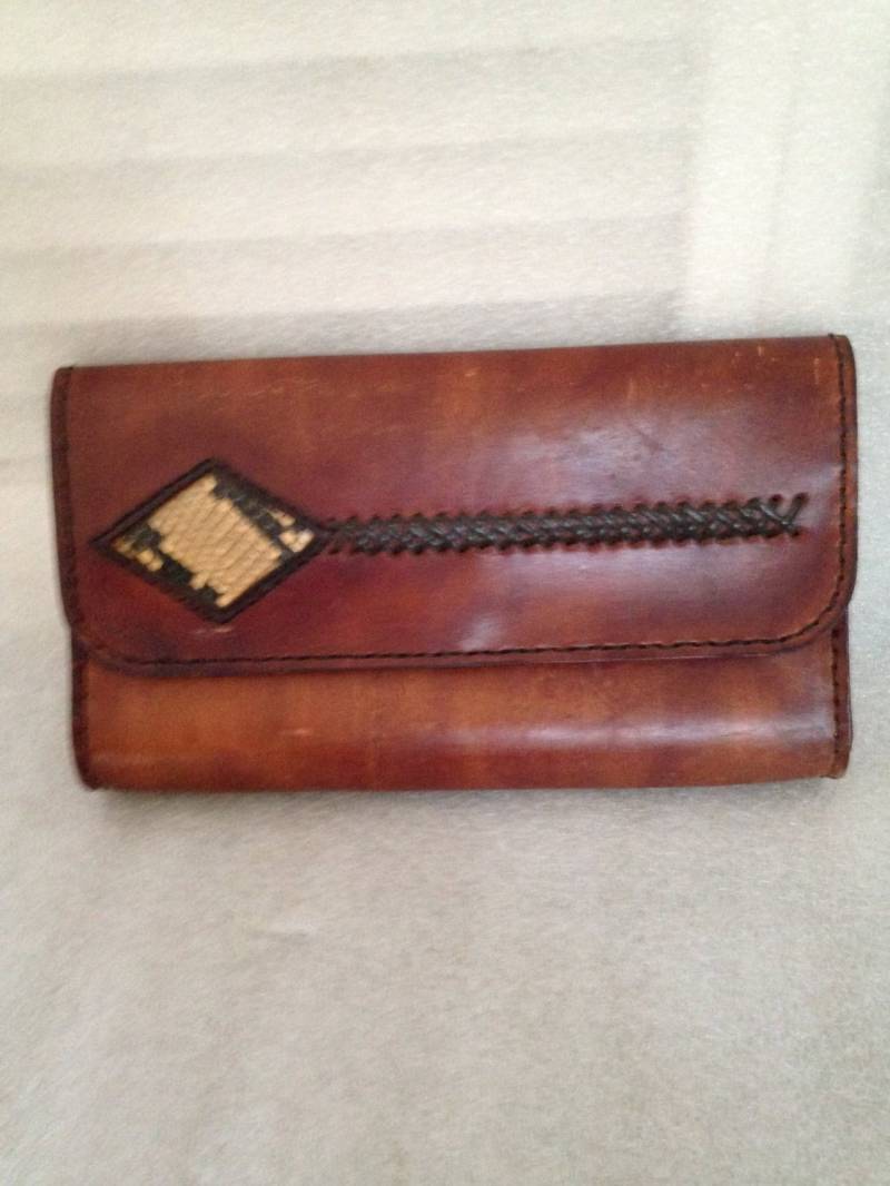 Vintage Towanny Leder Clutch Geldbörse Aus Braunem Mit Magnet-Verschluss Schlangenhaut Akzent von AmazingCollections