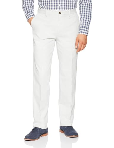 Amazon Essentials Herren Knitterfreie Flatfront-Chinohose in klassischer Passform (erhältlich in Übergröße), Hellgrau, 29W / 34L von Amazon Essentials