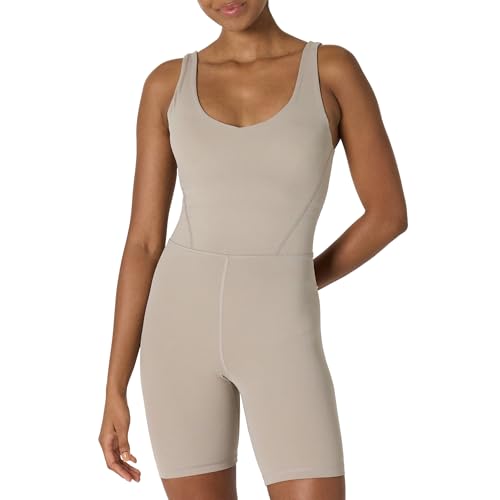 Amazon Essentials Damen Active Formflex Buttery Soft Shorts-Jumpsuit mit integriertem BH, Taupe, XS von Amazon Essentials