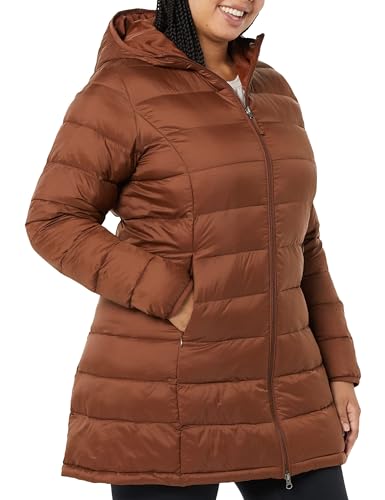 Amazon Essentials Damen Leichter, wasserabweisender, verstaubarer Puffermantel mit Kapuze (erhältlich in Übergrößen), Dunkles Toffee Braun, M von Amazon Essentials