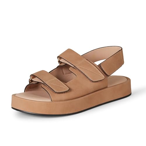 Amazon Essentials Damen Verstellbare Plateau-Sandale mit Dreifachriemen, Kamelbraun Optik Mikro Wildleder, 44.5 EU von Amazon Essentials