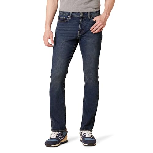 Amazon Essentials Herren Bootcut-Jeans mit schmaler Passform, Dunkle Waschung, 31W / 34L von Amazon Essentials