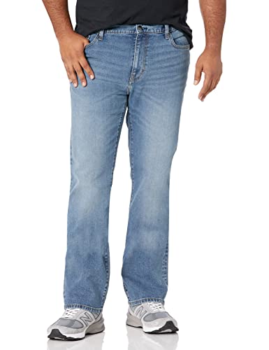 Amazon Essentials Herren Bootcut-Jeans mit schmaler Passform, Helle Waschung, 34W / 31L von Amazon Essentials